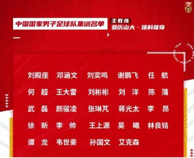 海报别出心裁地采用三大超英角色极限竞速的概念，长长的影像拖尾令超越想象的速度感跃然纸上，闪电侠更是一骑绝尘遥遥领先，令人联想起他足以扭转时空的超能力